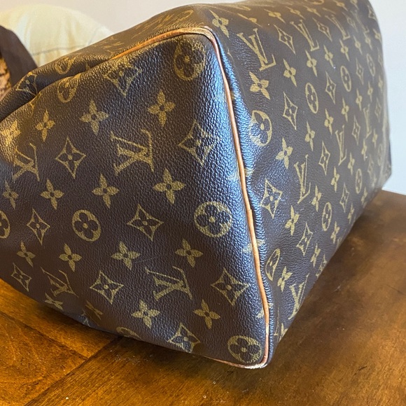 Louis Vuitton Speedy 35 Monogram Bag - Picture 10 of 16